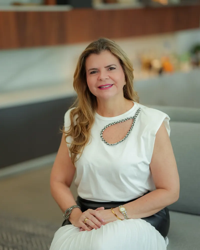 Dra. Christianne Tinoco sorrindo